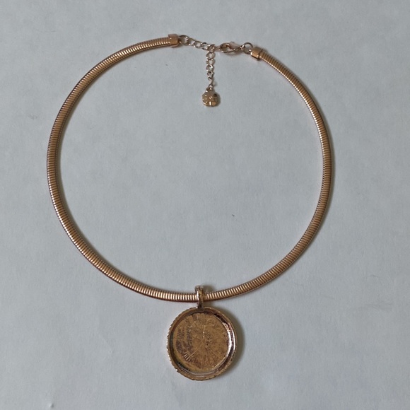 Elegant Gold Glitter Silver circle pendant necklace - Picture 3 of 7